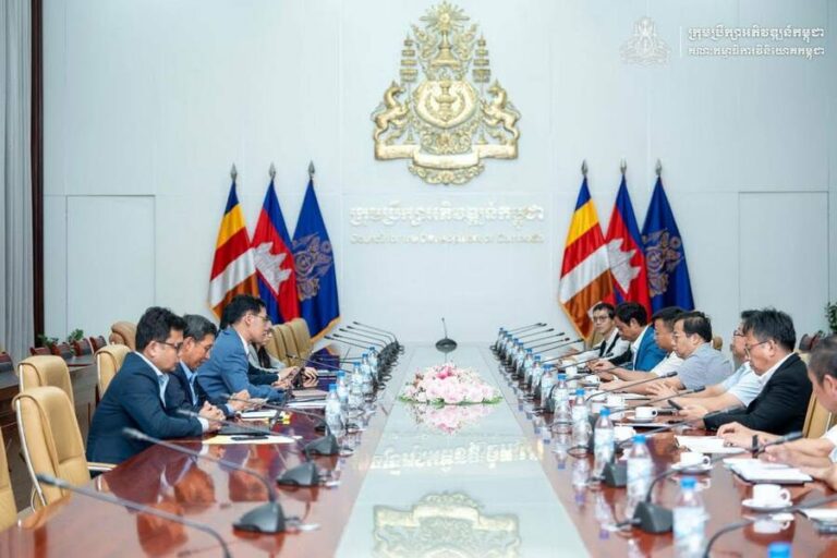 គណៈប្រតិភូវិនិយោគិនចិន ពិនិត្យឱកាសវិនិយោគឧស្សាហកម្មឈើដាំ និងវាយនភណ្ឌនៅកម្ពុជា